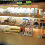 Matsuya - 店内の陳列