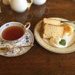 カフェポンテ - ケーキセット
シフォンケーキとアールグレイ