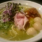 丿貫 - 辛味煮干そば（太刀魚白湯version）850円　ウズラの味玉・50円