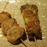 焼鳥 はちまん - 焼鳥コース１本目「アスパラ巻」、２本目「しそ巻」