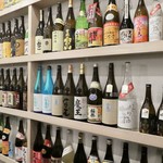 Dondon Honten - 日本酒だけでなく焼酎の品ぞろえも結構なもの。