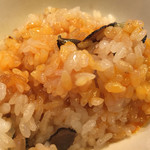 はらまさ - 黄身をまとってキラキラなトリュフご飯。