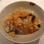 はらまさ - 2杯目はトリュフご飯に卵の黄身をかけて。贅沢すぎるー！