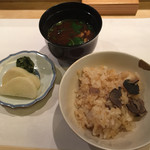 はらまさ - トリュフご飯、赤出汁、お漬物