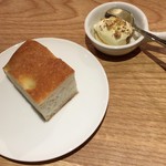 スガハラ - パン（フォカッチャ） + マスカルポーネ