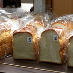 阪急ベーカリー&カフェ - 食パン、4・5・6枚切りまであります。