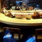 麺や高倉二条 - 外から扉のガラス越しからの一枚