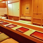 味 ふくしま - !清々しい木の香りが漂う桐の一枚板の風格あるカウンター席～♪(^o^)丿