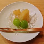 味 ふくしま - 『桃のコンポートとマスカット』!!桃の砂糖煮と皮ごと食べられるマスカット!!良く冷えていて ほんのり甘酸っぱくってさっぱりして旨かった～♪(^o^)丿