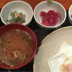 めしの助 - おまかせ朝定食(辛子明太子・生しらす・まぐろ中おち・納豆)