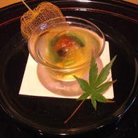 祇園 又吉 - 網酸漿の中身は車海老、岩茸、アボガド、枝豆の涼味。