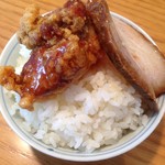 らぁめん ふくわうち - チキンスイートチリソースチャーシュー丼 にしましたヾ(＠⌒ー⌒＠)ノ