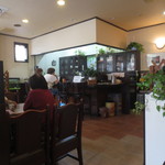 まち喫茶店 - 地元のお客さんで賑わう店内