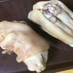 福盛商店 - 茹で豚足：一本(片手) 200円
         大きさに寄って異なる場合あり