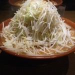 蒙麺 火の豚 - 6度目訪問
      麺マシ1125gヤサイマシマシ麻婆別盛