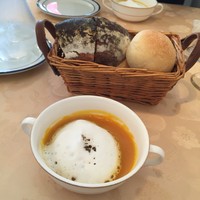 ダン ル シエル - カボチャのスープと自家製パン