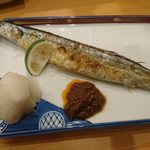 ささき - 秋刀魚焼き　手前は肝です
