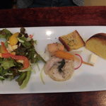 パスタセットの農園サラダ、プチ前菜、パン