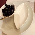 サラマンジェ ド イザシ ワキサカ - アミューズのオリーブ