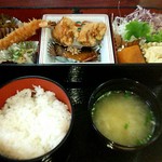 吾さく - 日替り定食\680 (唐揚げ エビフライ)