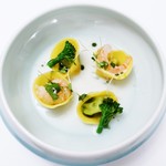 リストランテ センソ - ブロッコリーのラヴィオリ　モッツアレラチーズのスープ　甘海老とバジリコ