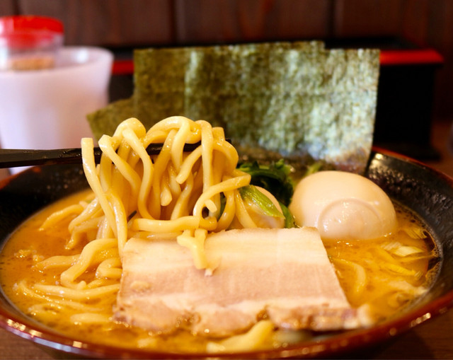 横浜家系ラーメン金山家　住吉店>