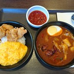 Koko Ichiban Ya - ローストチキンスープカレー、フライドチキンとスクランブルエッグの小盛り　ハバネロソース