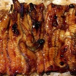 鳥峰うなぎ店 - アップにしても大きくなりませんが（笑）
