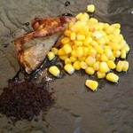 フォアグラとトウモロコシのソテー　チョコクッキー添え