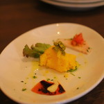 チーチョス - 前菜はちょっと寂しい・・・
トマトの破片＋かぼちゃとポテトのサラダ？ハム