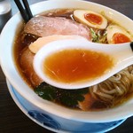 らぁ麺 紫陽花 - キリッとしたスープ