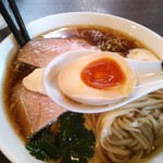 らぁ麺 紫陽花 - 最高の煮玉子