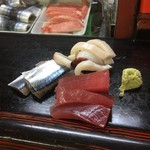 志乃鮨 - つまみ（刺身）:メバチマグロ・タコ頭・サンマ（酢締め） 500円