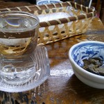 にく友食堂 - 日本酒『伝心』とお通し