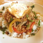 博士ラーメン別館 ＆ HAKASE Thai 博士レストラン本店 - ガパオライス☺︎