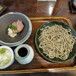 ながや - 粗挽き太打ちそば。
      ｗｉｔｈ鴨ロース