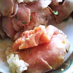 食匠 なる花 - ローストポーク丼(大)ニンニクダレひと口サイズで