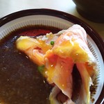 食匠 なる花 - ローストポーク丼(大)ニンニクダレひと切れごとタレに