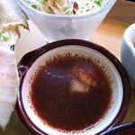 食匠 なる花 - ローストポーク丼(大)のニンニクダレ(ニンニク追加)