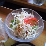 食匠 なる花 - ローストポーク丼(大)のサラダ