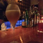 桃とマスカットのノンアルカクテル チャージ込みで2000円くらい