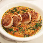 ラミティエ - ホタテのポワレ オレンジレンズ豆の煮込み添え