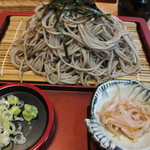 菊新 - ざるそば　￥810（大盛りで￥220増し）