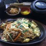 国境食堂 - 牛バラ野菜炒め定食【料理】 