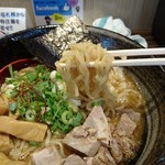 らぁめん in EZO - 麺（西山製麺）太麺ちぢれ