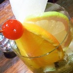 Bar Agit - 中に入ってる角切りの梨をゴリゴリ潰しながら