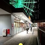 スターバックスコーヒー - シークル　夜、結構な数の車が、駐車場に。（笑）