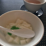 中国料理孝華 - 食後の杏仁豆腐、ジャスミン茶