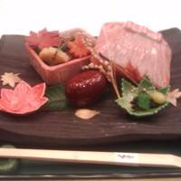 つのくに - 会席の前菜です。季節の彩を備えており綺麗です。松葉が蕎麦です。