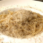 トラットリアティヴィビー - カチョエペペ・チーズと黒胡椒